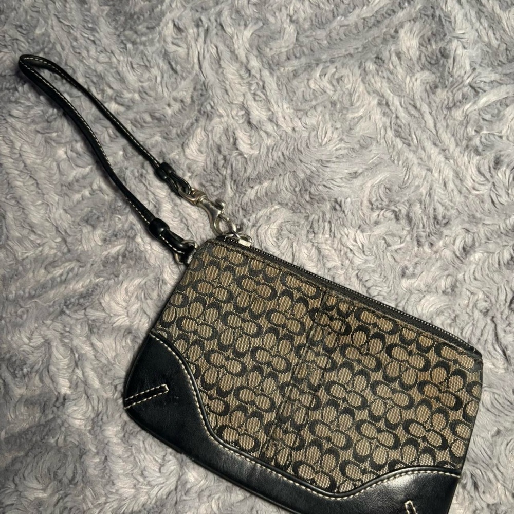 Coach Mini Corner Zip Wristlet✨